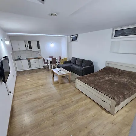 Viktor 2 Jacuzzi Apartment *