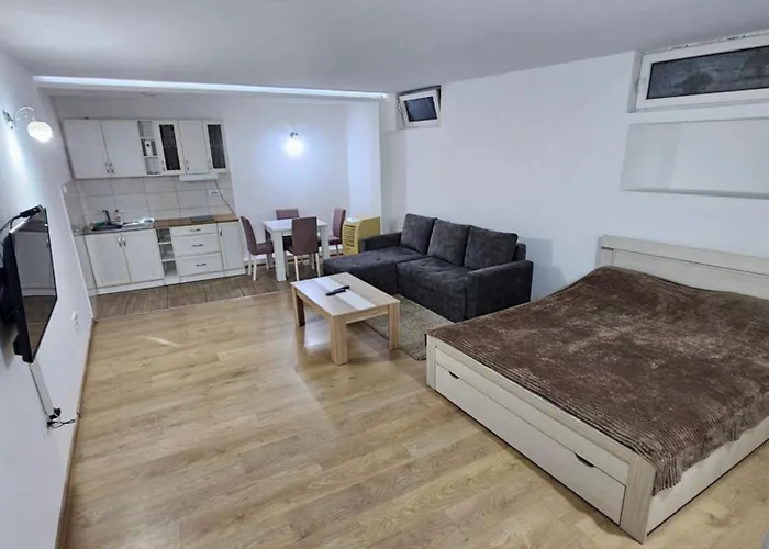 Viktor 2 Jacuzzi Lejlighed *